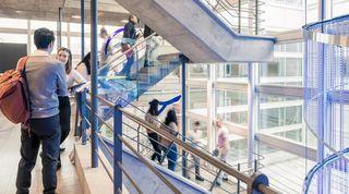 colleagues on 哥德堡 site stairwell  